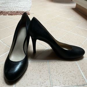 Nine West black pumps